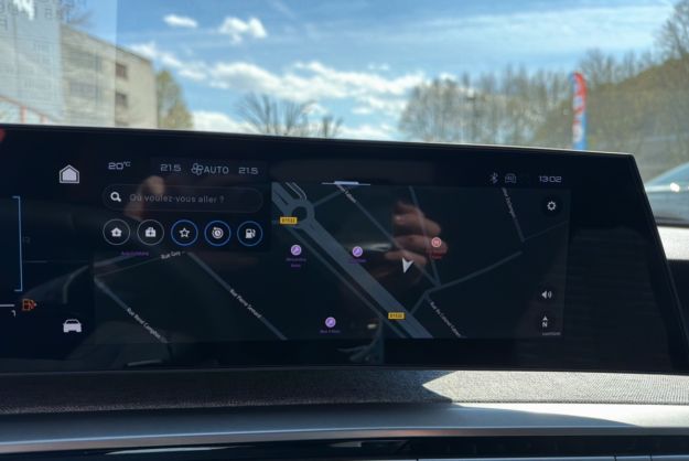 PEUGEOT 5008 HYBRID 145 E-DCS6 ALLURE PLUS