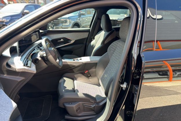 PEUGEOT 5008 HYBRID 145 E-DCS6 ALLURE PLUS