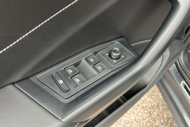 VOLKSWAGEN T-ROC TDI 150 DSG7 R-LINE BLACK