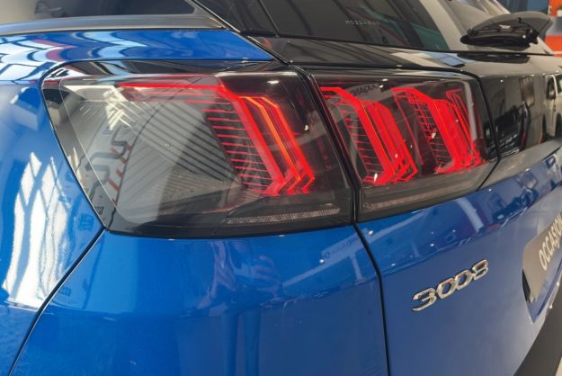 PEUGEOT 3008 1.2 130 EAT8 ALLURE PACK