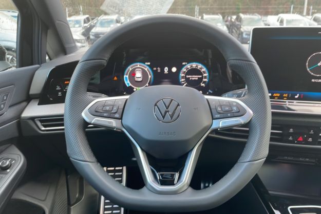VOLKSWAGEN GOLF E-TSI 150 DSG R-LINE T.O