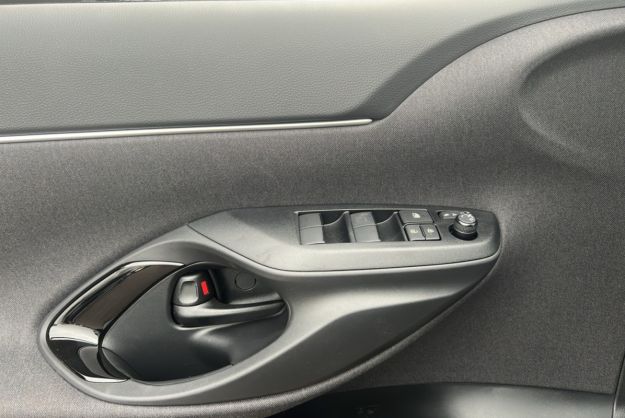 TOYOTA YARIS CROSS HYBRIDE 130 2WD DESIGN