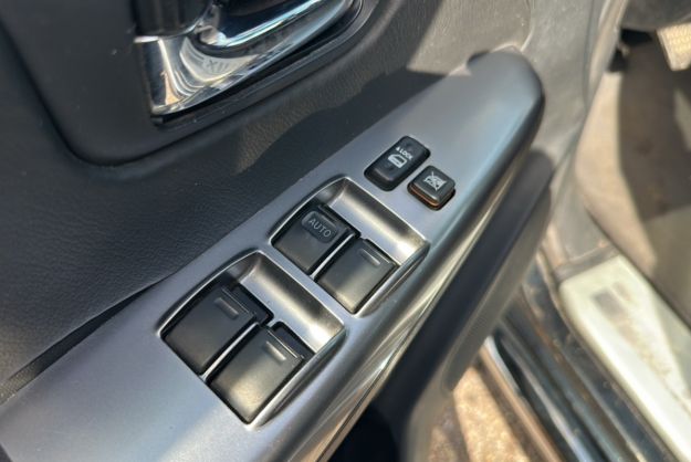 TOYOTA HILUX 3.0 D4-D 171 INVINCIBLE RIDEAU