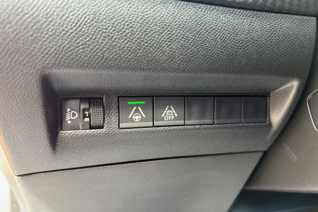 PEUGEOT 2008 1.5 HDI 130 BVA ALLURE