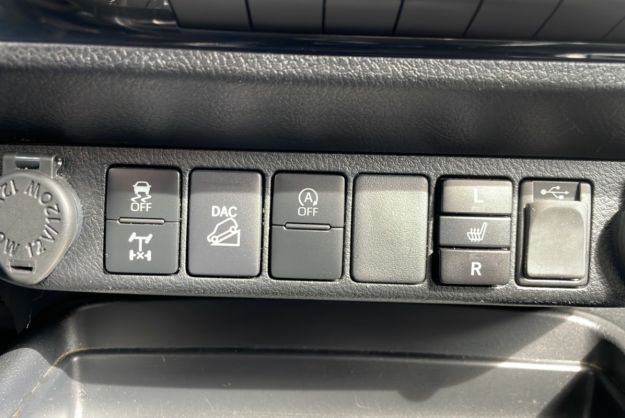 TOYOTA HILUX 2.8 204 BVA INVINCIBLE X-TRA CAB