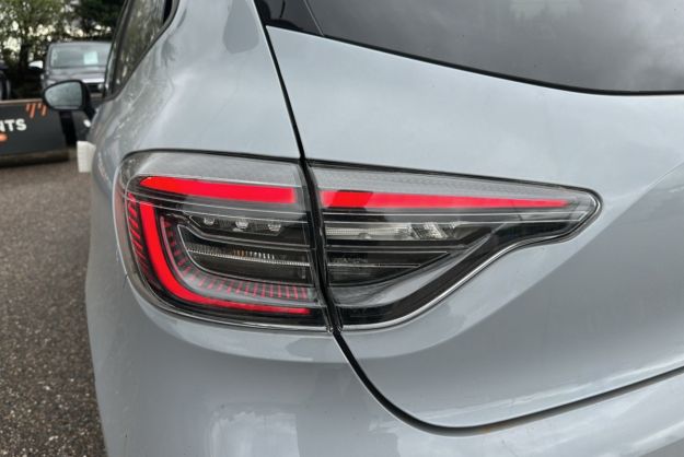 RENAULT CLIO V TCE 90 ESPRIT ALPINE