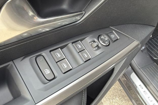 PEUGEOT 3008 HYBRID 145 E-DCS6 GT ALCANTARA