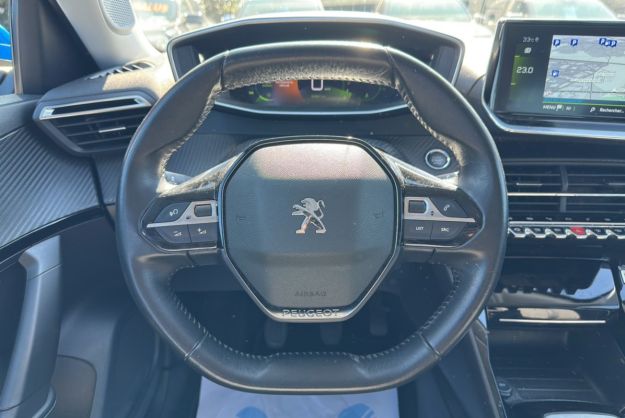 PEUGEOT 2008 1.2 100 ALLURE CAMERA