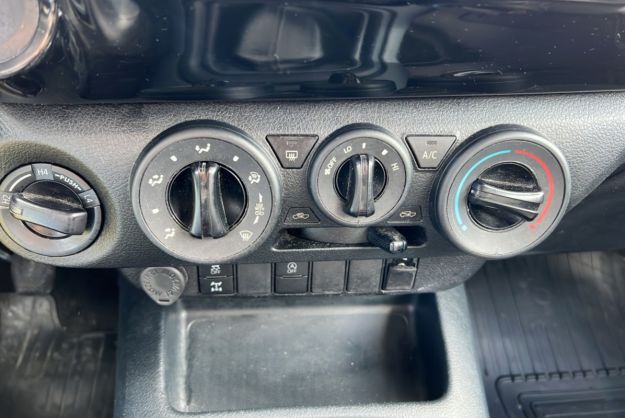 TOYOTA HILUX 2.4 D4D 150 LE CAP CLIM TVA ALU CAB