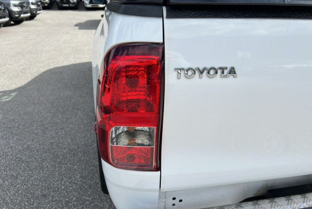 TOYOTA HILUX 2.4 D4D 150 LE CAP CLIM TVA ALU CAB