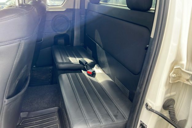 TOYOTA HILUX 2.4 D4D 150 LE CAP CLIM TVA ALU CAB