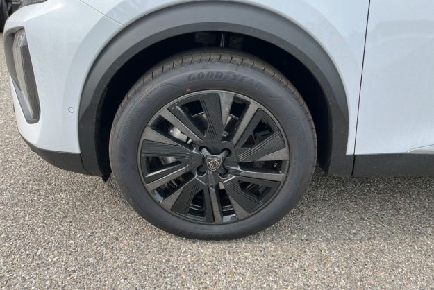 PEUGEOT 2008 HYBRID 145 E-DSC6 GT VISION