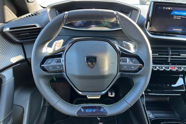 PEUGEOT 2008 HYBRID 145 E-DSC6 GT VISION