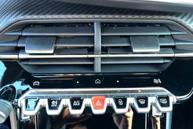 PEUGEOT 2008 HYBRID 145 E-DSC6 GT VISION