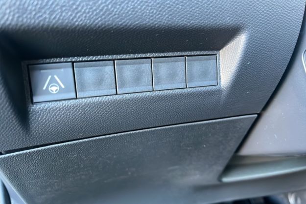 PEUGEOT 2008 HYBRID 145 E-DSC6 GT VISION