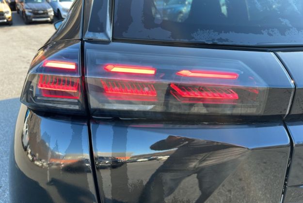 PEUGEOT 2008 HYBRID 145 E-DSC6 GT VISION