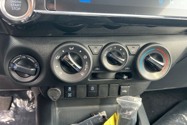 TOYOTA HILUX 2.8 204 X-TRA CAB LE CAP MY25