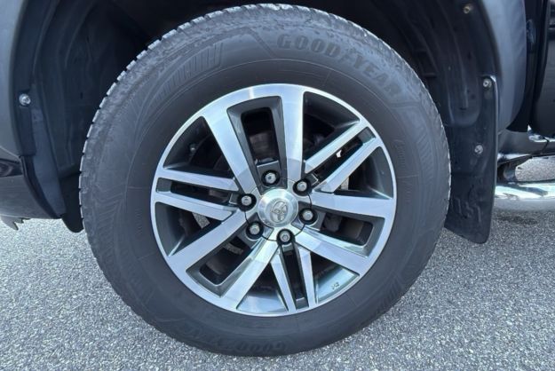 TOYOTA HILUX 2.4 150 BVA DOUBLE CAB LOUNGE