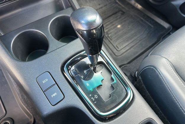 TOYOTA HILUX X-TRA D-4D 204 BVA INVINCIBLE