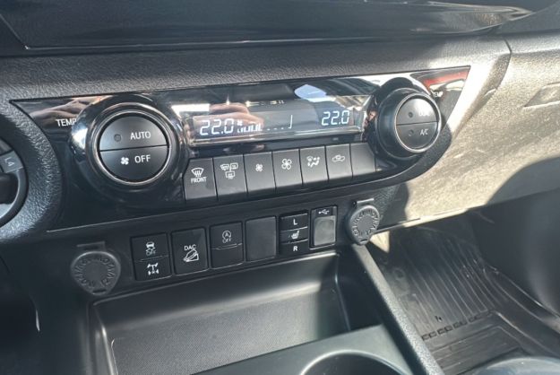 TOYOTA HILUX X-TRA D-4D 204 BVA INVINCIBLE