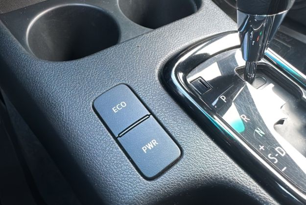 TOYOTA HILUX X-TRA D-4D 204 BVA INVINCIBLE