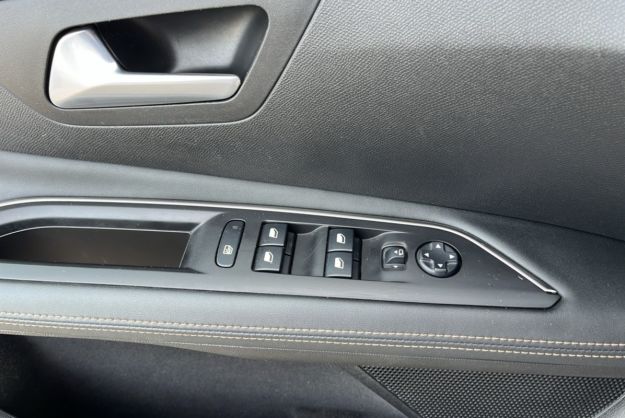 PEUGEOT 3008 1.5 BLUEHDI 130 EAT8