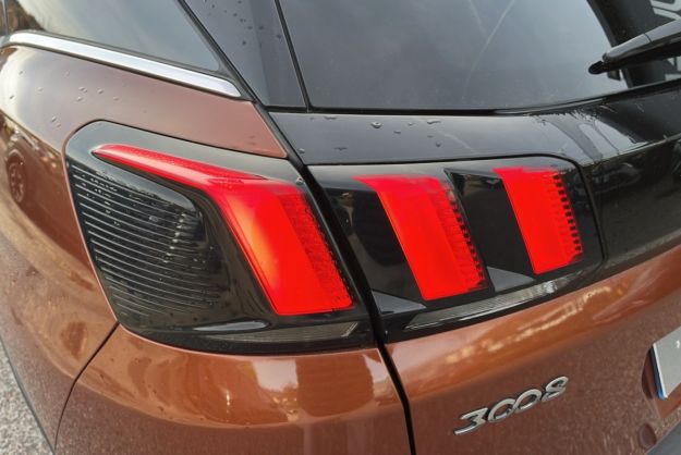 PEUGEOT 3008 1.5 BLUEHDI 130 EAT8