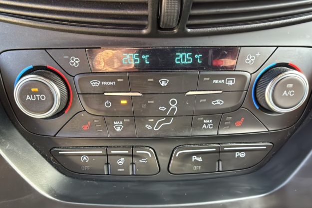 FORD KUGA TDCI 180 ST-LINE 4X4 BVA T.O AWD