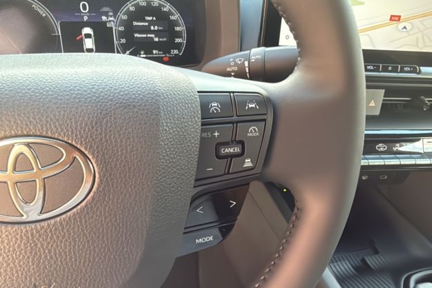 TOYOTA C-HR 1.8 HYBRID 140 DESIGN PK HIVER