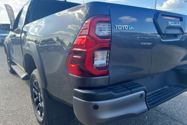 TOYOTA HILUX X-TRA D-4D 204 BVA INVINCIBLE