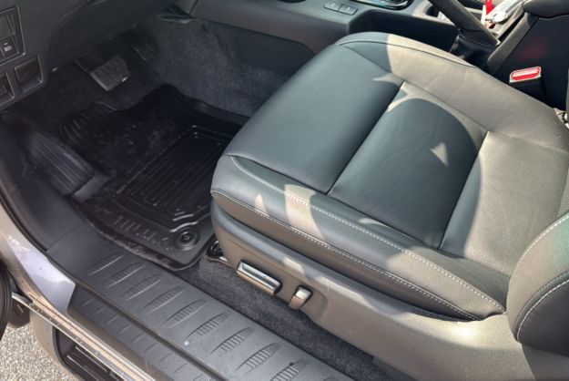 TOYOTA HILUX X-TRA D-4D 204 BVA INVINCIBLE