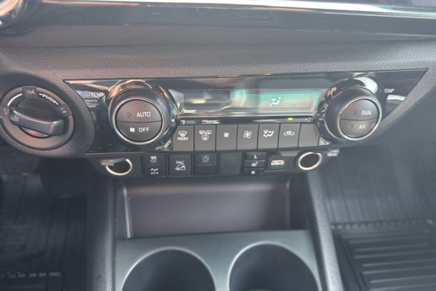 TOYOTA HILUX X-TRA D-4D 204 BVA INVINCIBLE