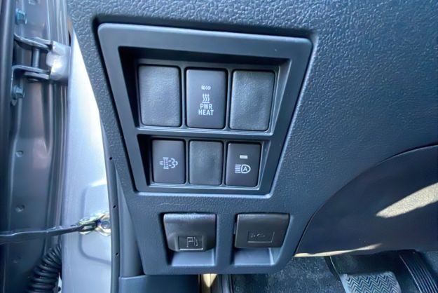 TOYOTA HILUX X-TRA D-4D 204 BVA INVINCIBLE