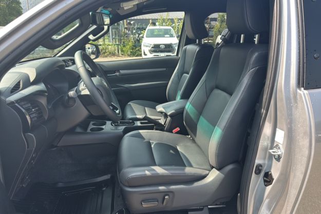 TOYOTA HILUX X-TRA D-4D 204 BVA INVINCIBLE