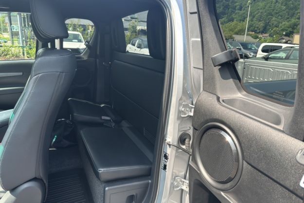 TOYOTA HILUX X-TRA D-4D 204 BVA INVINCIBLE