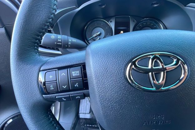 TOYOTA HILUX X-TRA D-4D 204 BVA INVINCIBLE