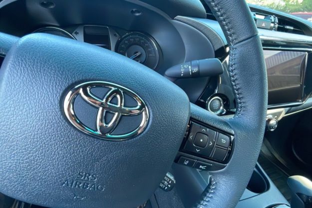 TOYOTA HILUX X-TRA D-4D 204 BVA INVINCIBLE