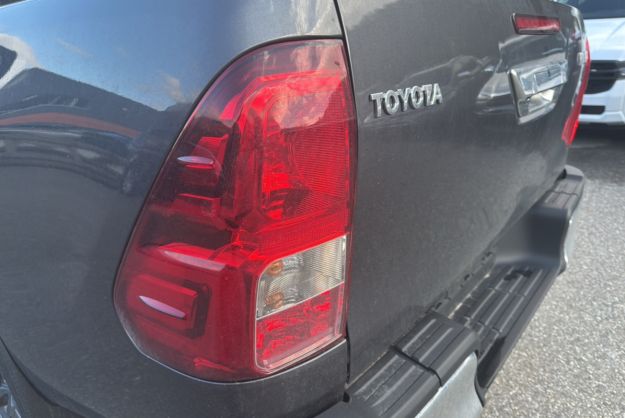 TOYOTA HILUX 2.8 D4-D 204 BVA LEGENDE 4PL