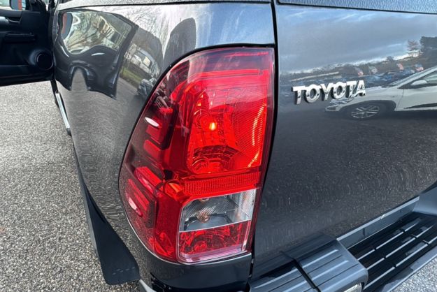 TOYOTA HILUX 2.4 150 X-TRA LEGENDE BVM6 