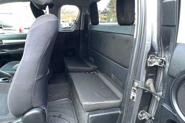 TOYOTA HILUX 2.4 150 X-TRA LEGENDE BVM6 