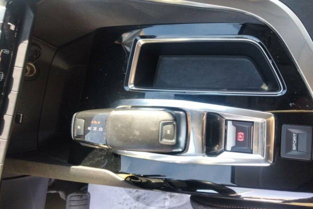 PEUGEOT 5008 1.5 HDI 130 EAT8 ACTIV GPS 7 PLACES