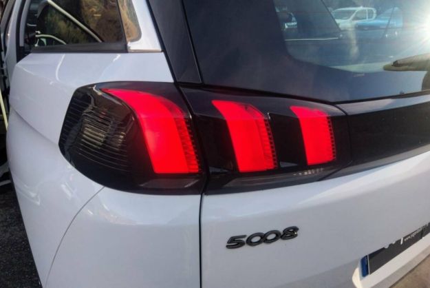 PEUGEOT 5008 1.5 HDI 130 EAT8 ACTIV GPS 7 PLACES