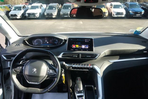 PEUGEOT 5008 1.5 HDI 130 EAT8 ACTIV GPS 7 PLACES