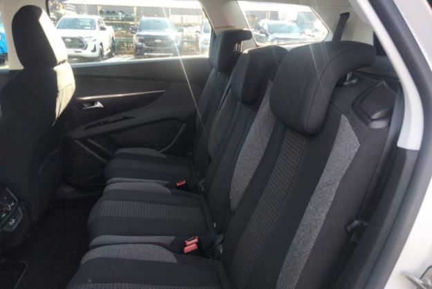 PEUGEOT 5008 1.5 HDI 130 EAT8 ACTIV GPS 7 PLACES