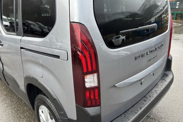 PEUGEOT RIFTER BLUEHDI 130 EAT8 ALLURE