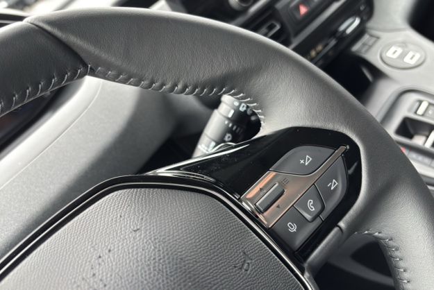 PEUGEOT RIFTER BLUEHDI 130 EAT8 ALLURE