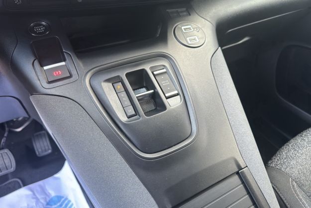 PEUGEOT RIFTER BLUEHDI 130 EAT8 ALLURE