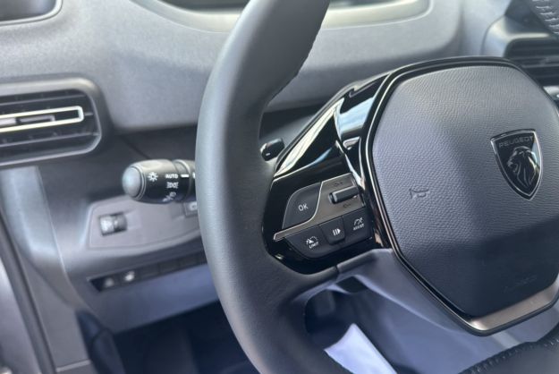 PEUGEOT RIFTER BLUEHDI 130 EAT8 ALLURE