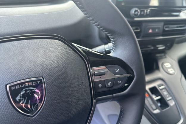 PEUGEOT RIFTER BLUEHDI 130 EAT8 ALLURE