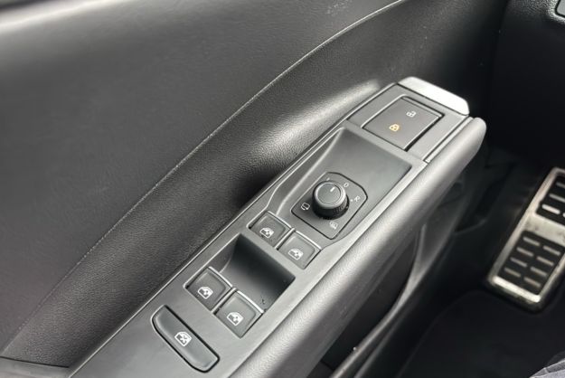 VOLKSWAGEN T-ROC ETSI 150 DSG7 R-LINE